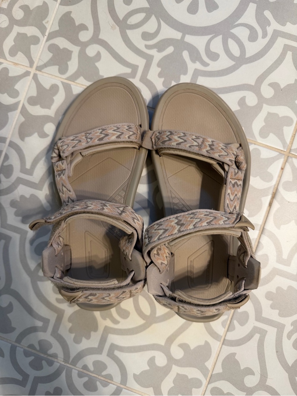 Teva Hurrican size 8 Neutral Beige Outdoor Strappy Sandals